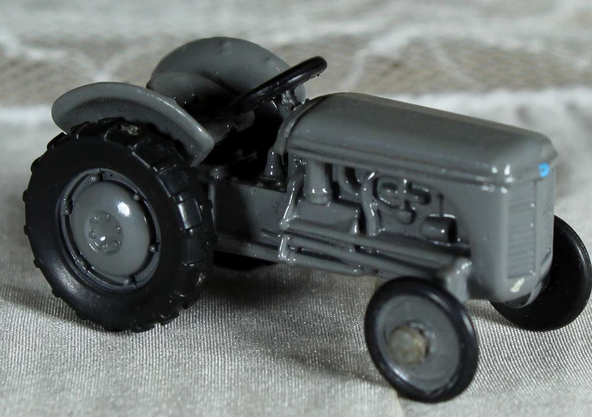 Universal Hobbies - Micro Metal Diecast - Ferguson TE-Twenty