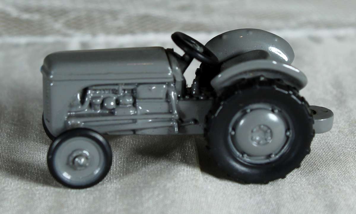 Universal Hobbies - Micro Metal Diecast - Ferguson TE-Twenty