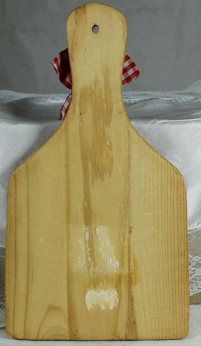 Wooden wall hanging with bear chef in red