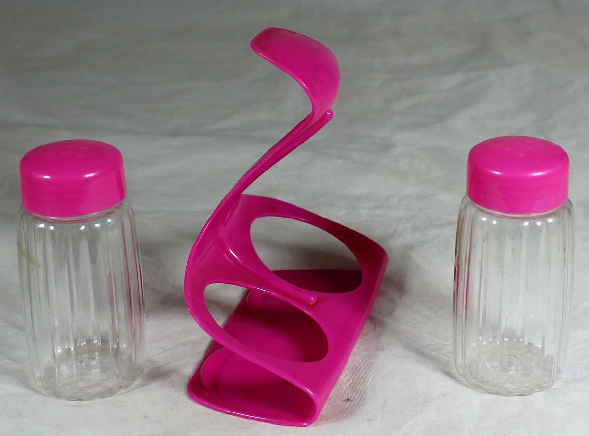 Plastic salt & pepper set