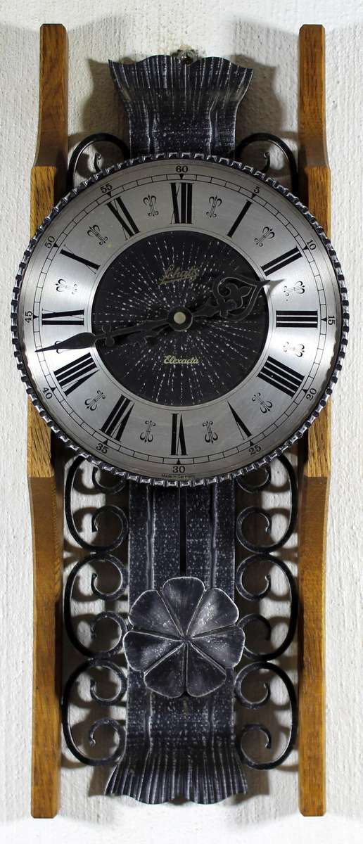 Vintage looking metal and wood clock - Battery operated