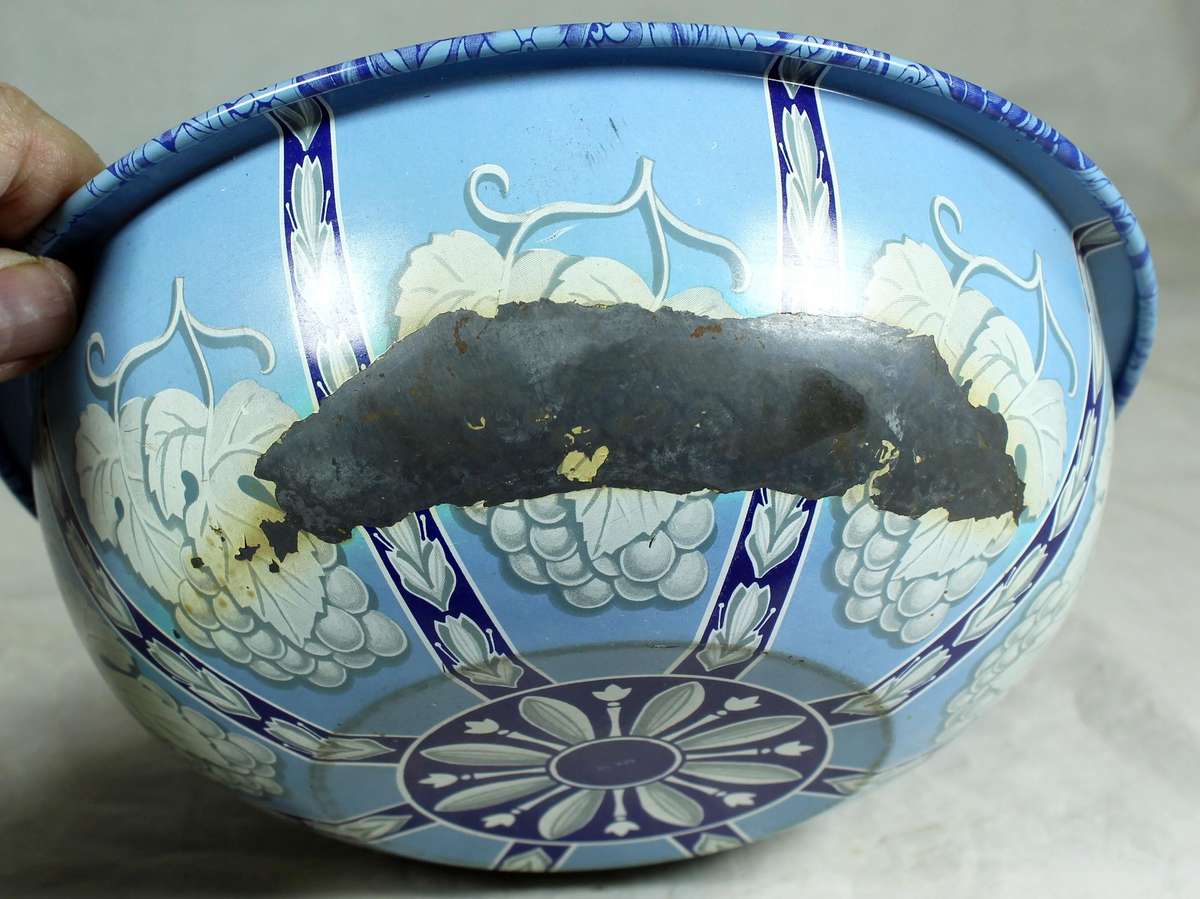 Lidded metal dish