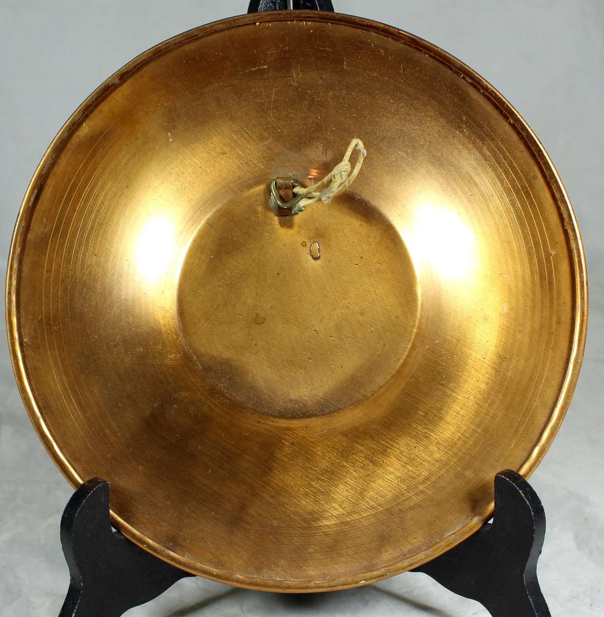 Painted metal display plate