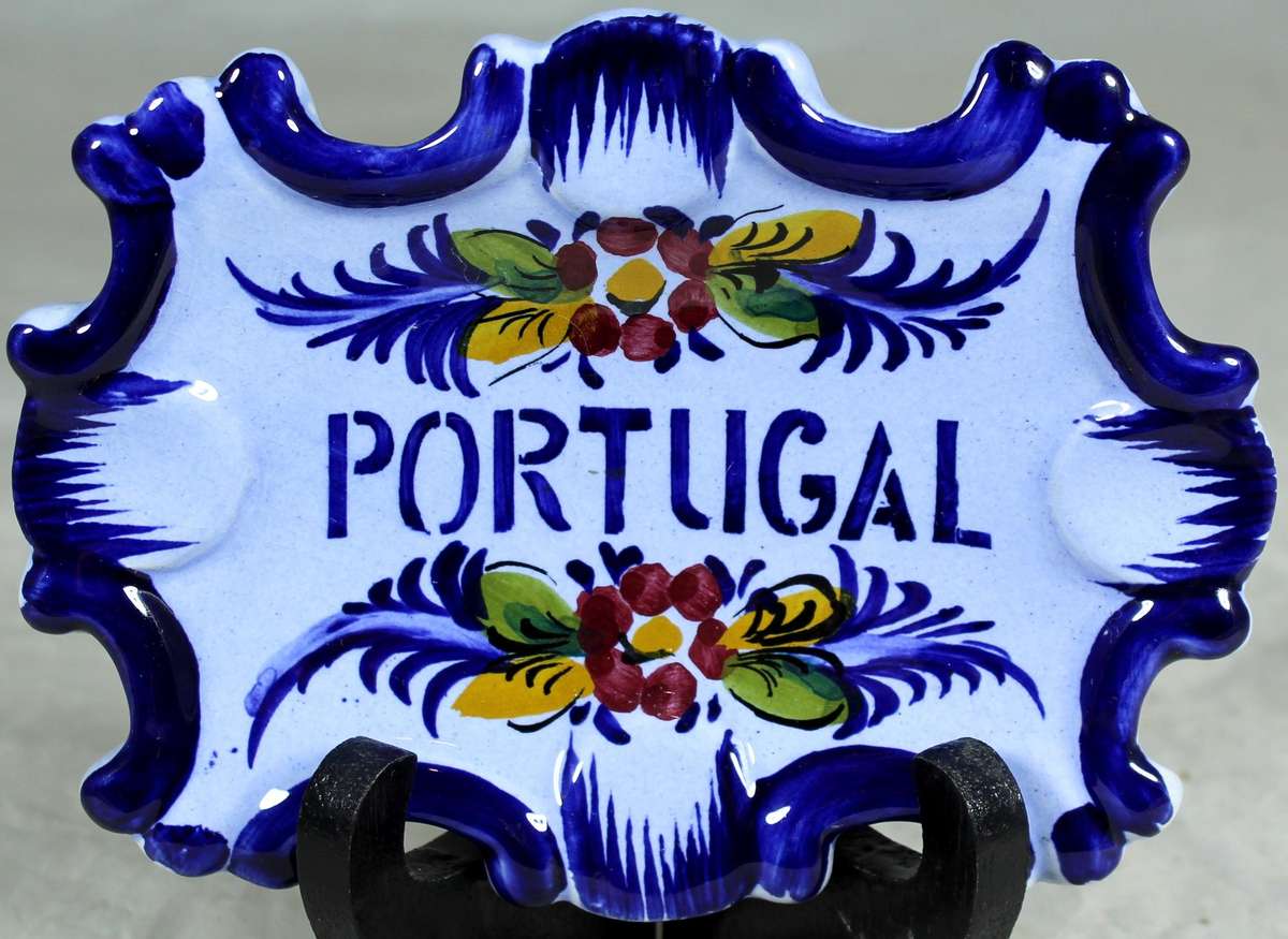 Porcelain Portuguese trinket holder