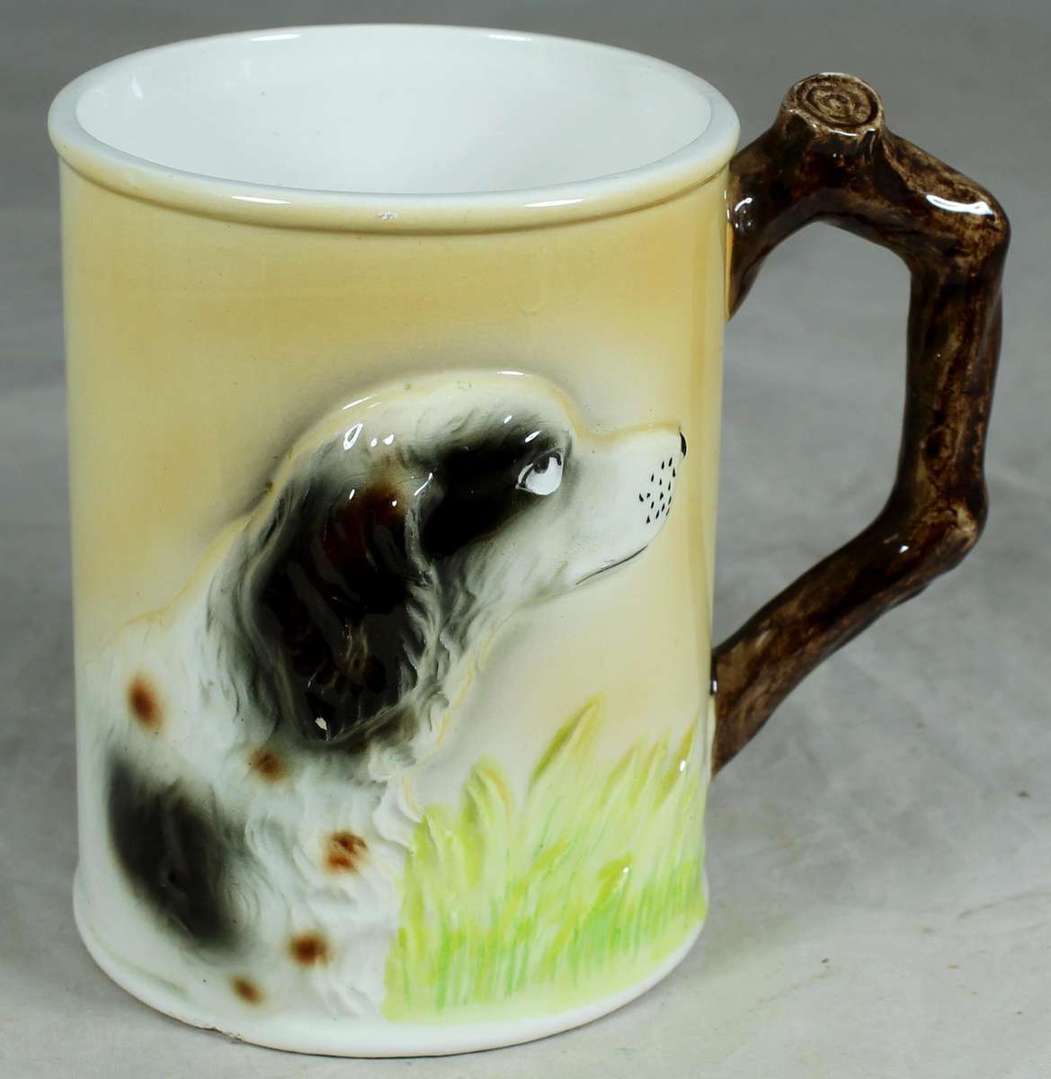 Novelty cup with embossed dog