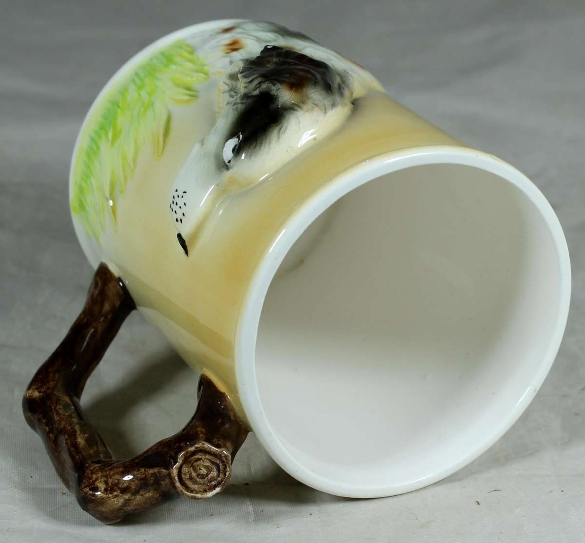 Novelty cup with embossed dog