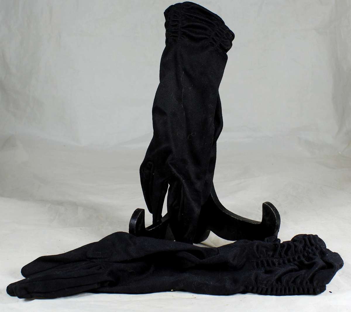 Vintage black gloves - Petit size