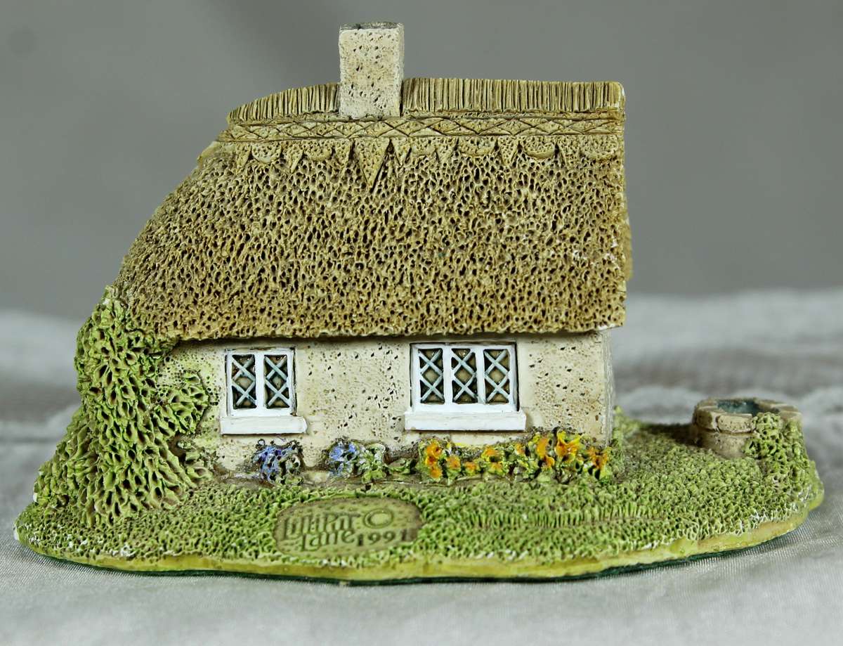 Lillyput Lane - Daisy cottage