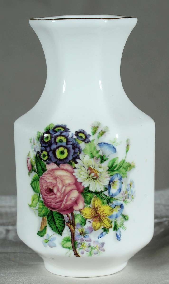Small English posy vase with flower motif