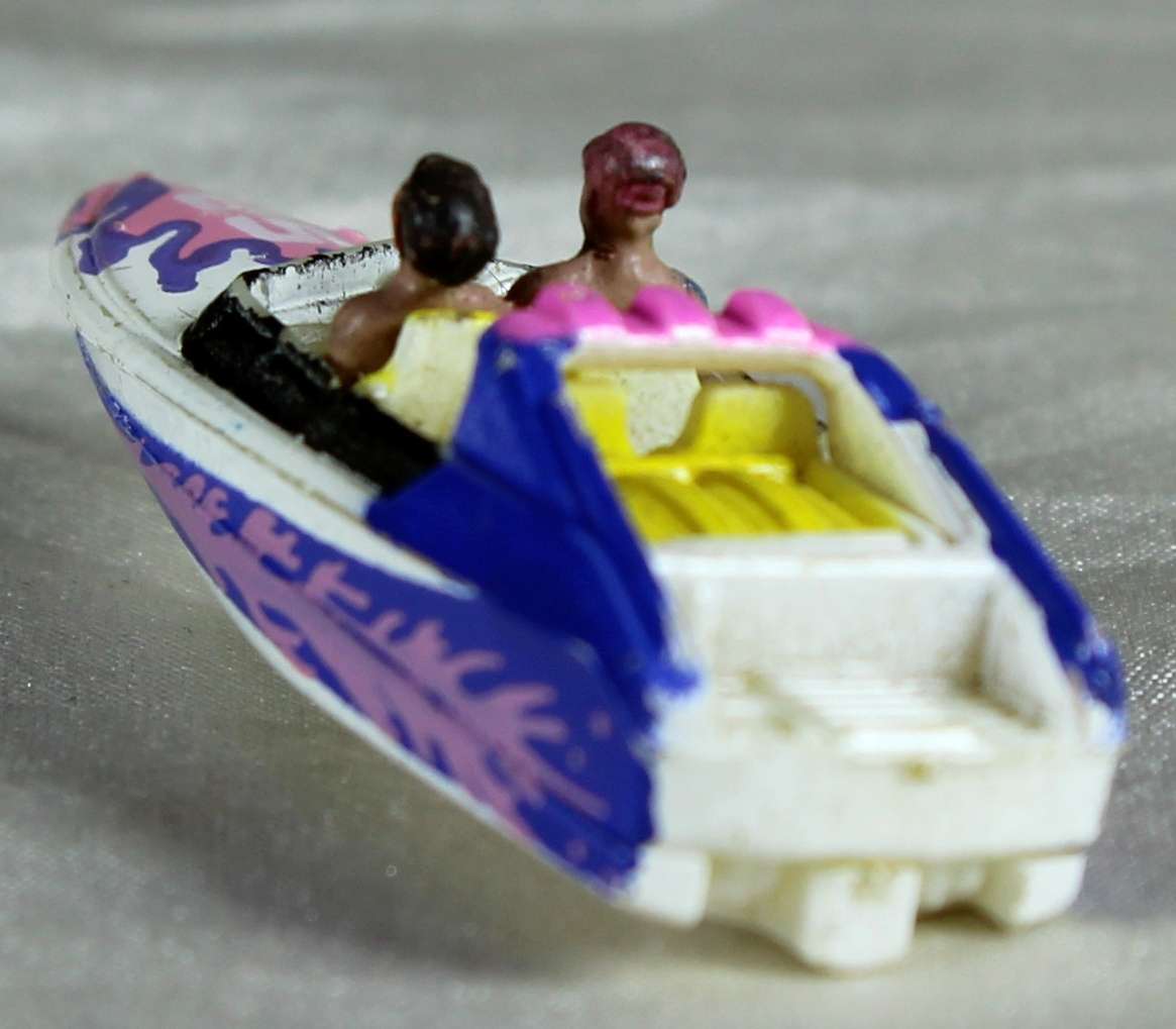 Micro Machines - Galoob - Speed boat with crew