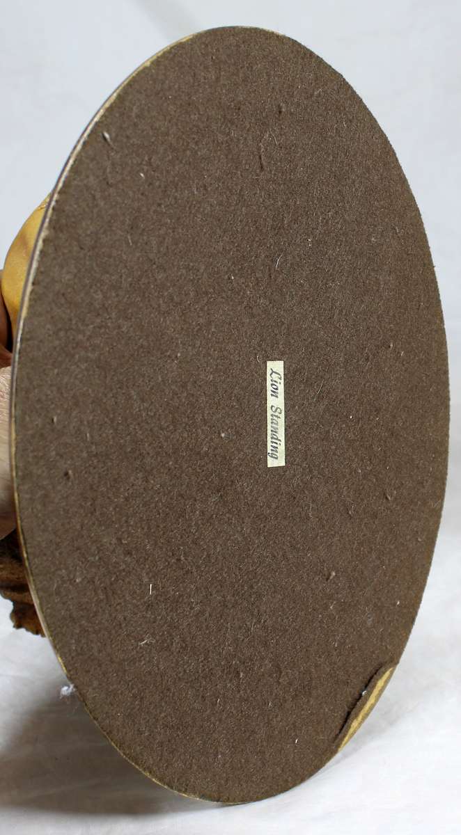 Molded lion sculpture