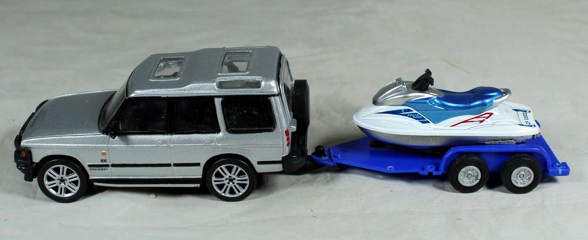 Land Rover Discovery with Jet ski