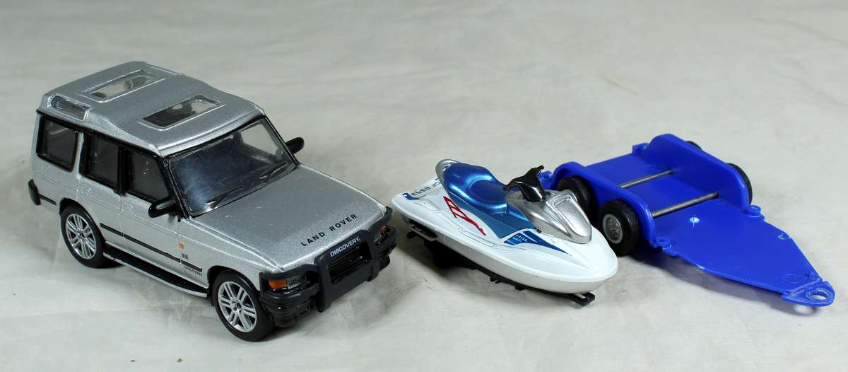 Land Rover Discovery with Jet ski