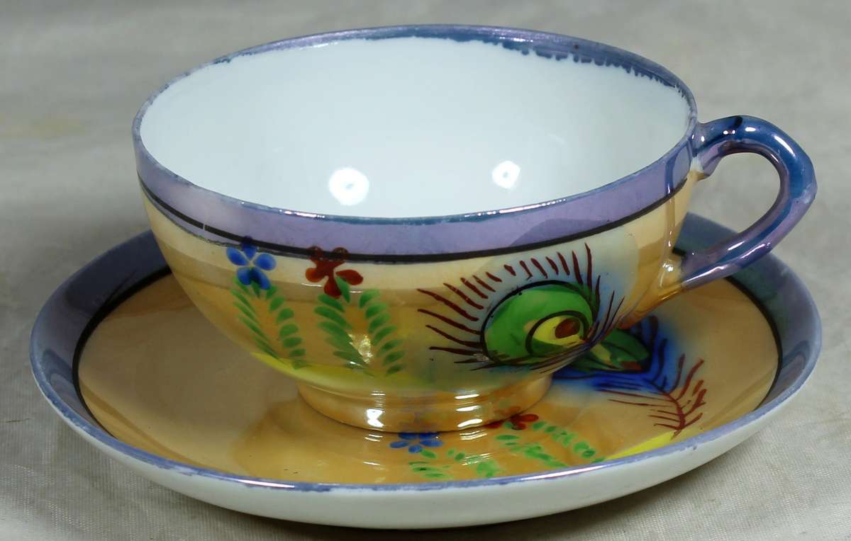 Small porcelain duo with peacock feathers