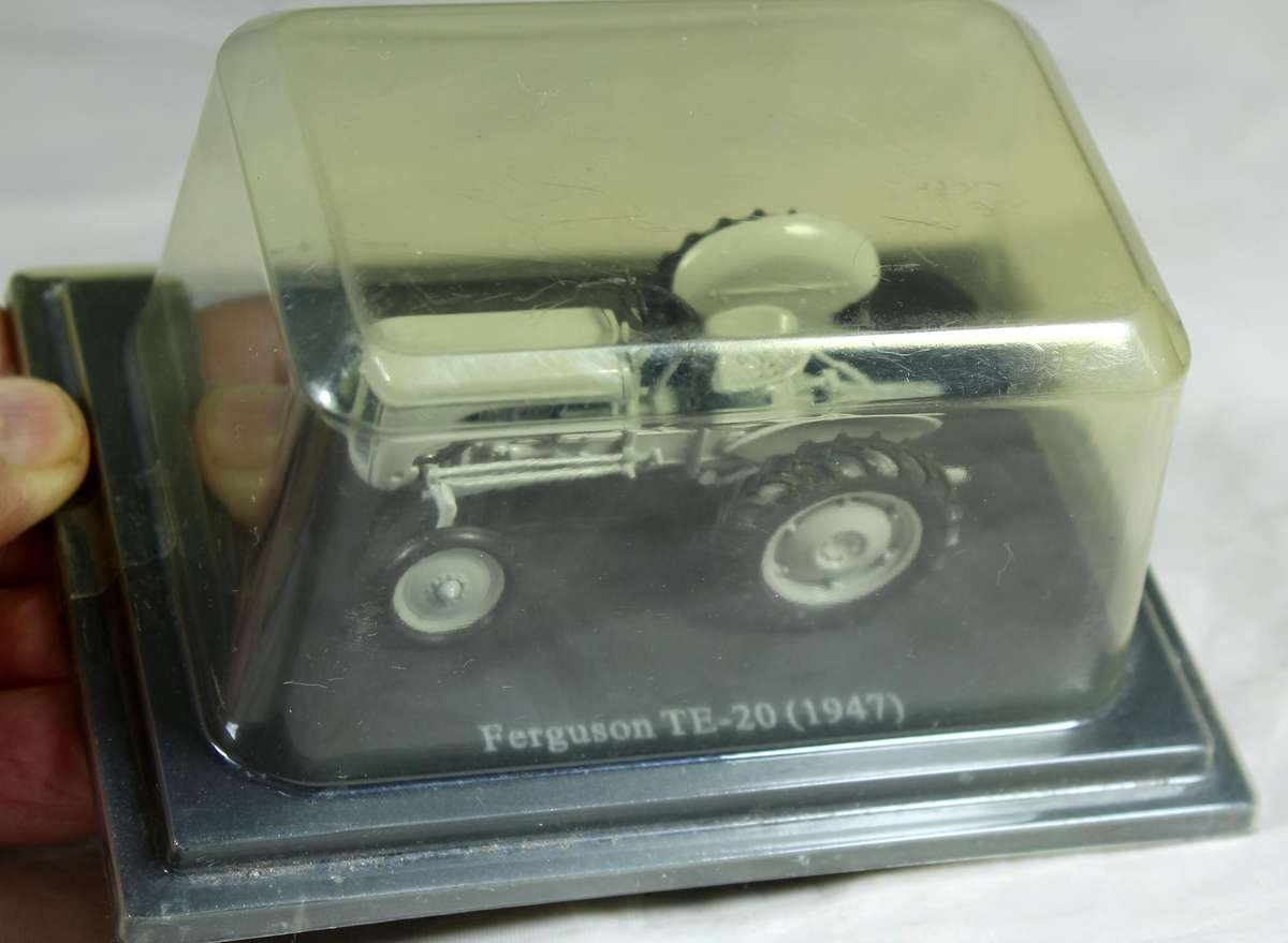 Model Tractor - Ferguson TE-20 - 1947