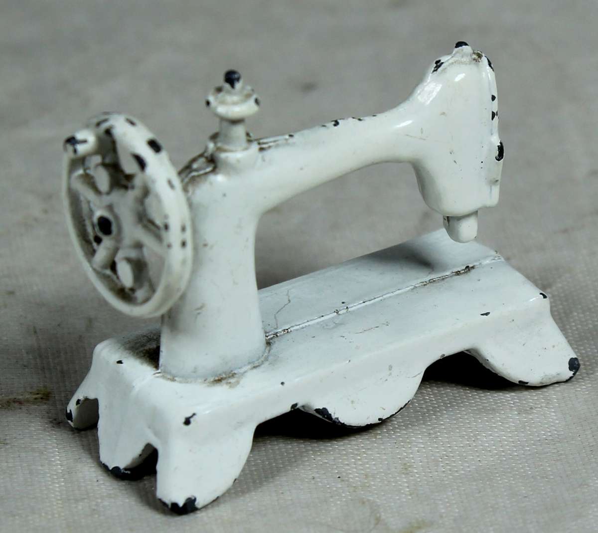 Miniature metal sewing machine
