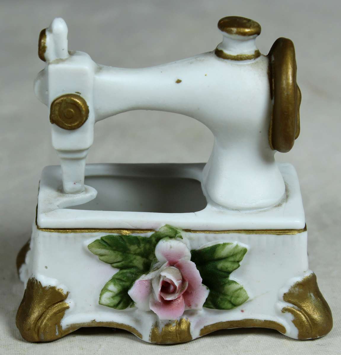 Norleans miniature ceramic sewing machine