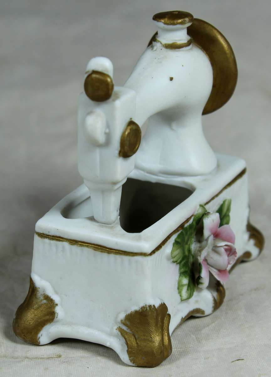 Norleans miniature ceramic sewing machine