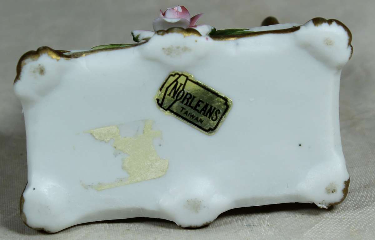 Norleans miniature ceramic sewing machine