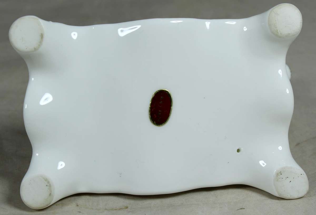 Small bone China sewing machine