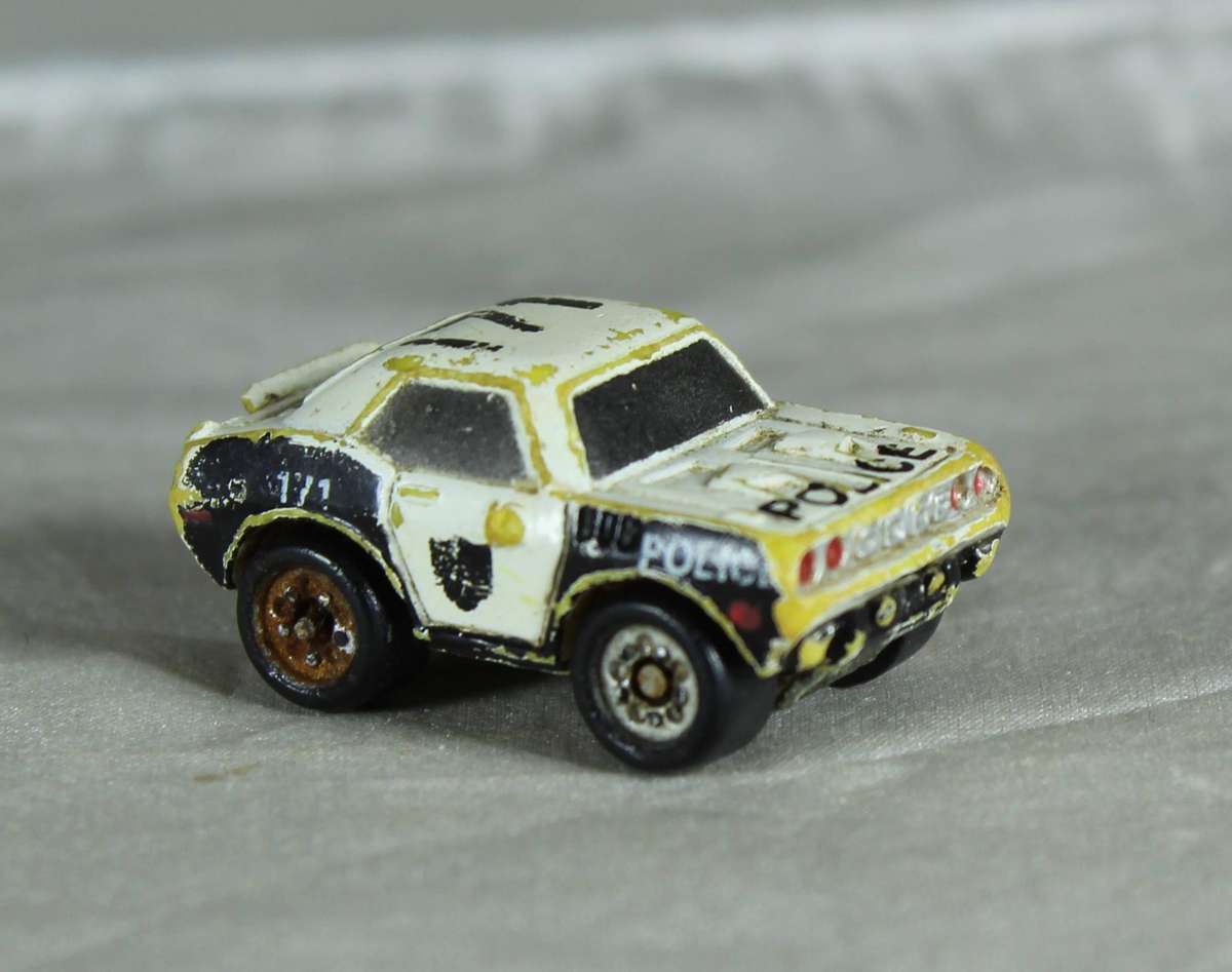 Micro Machines - Galoob - 1971 Plymouth Barracuda Police