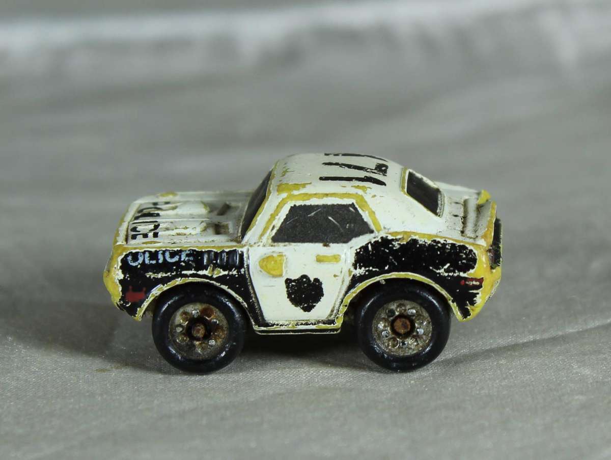 Micro Machines - Galoob - 1971 Plymouth Barracuda Police