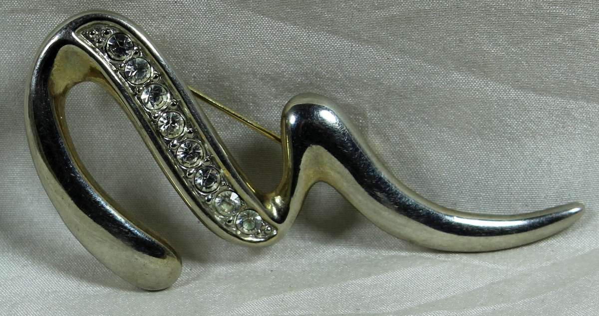 Lightning diamante broach