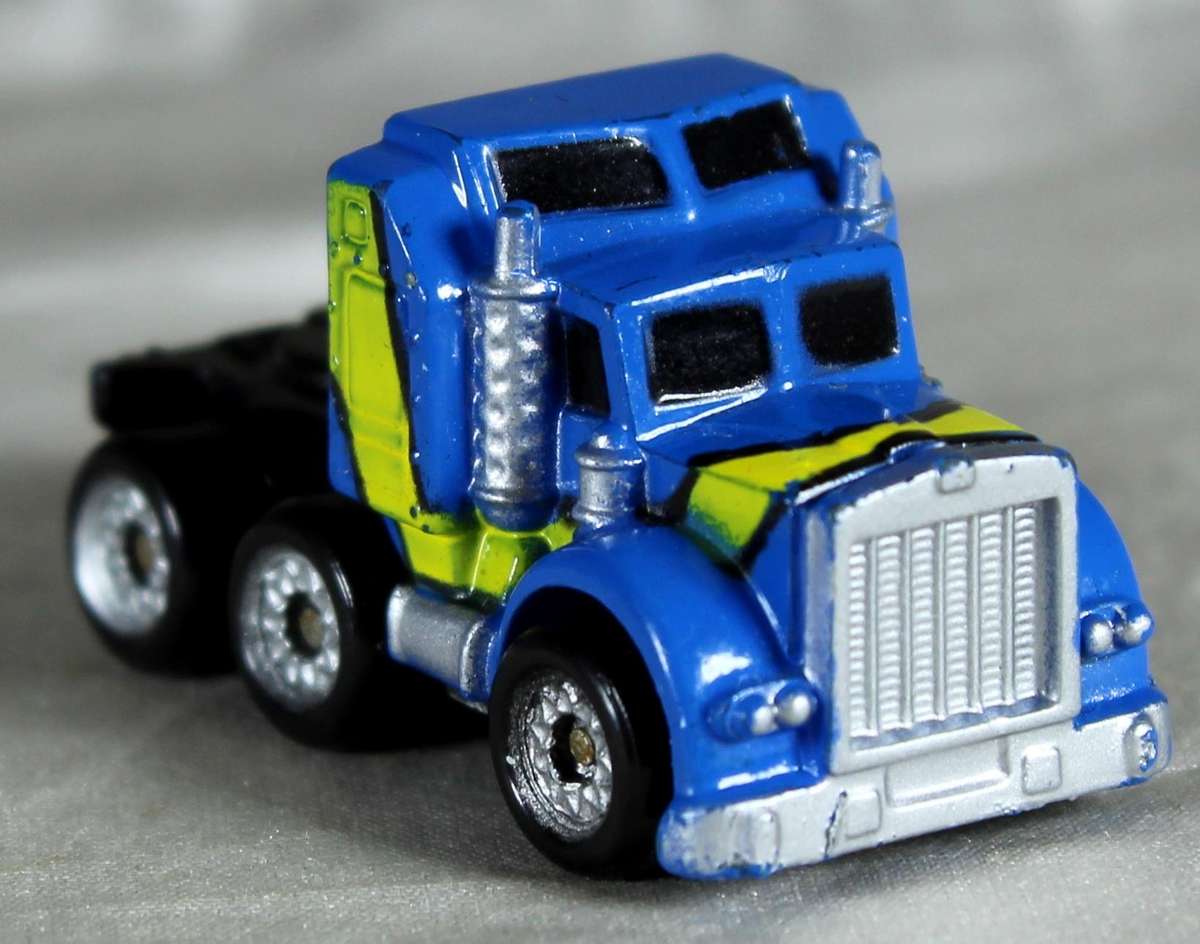 Micro Machines - Galoob - Kenworth Semi-truck (1987)