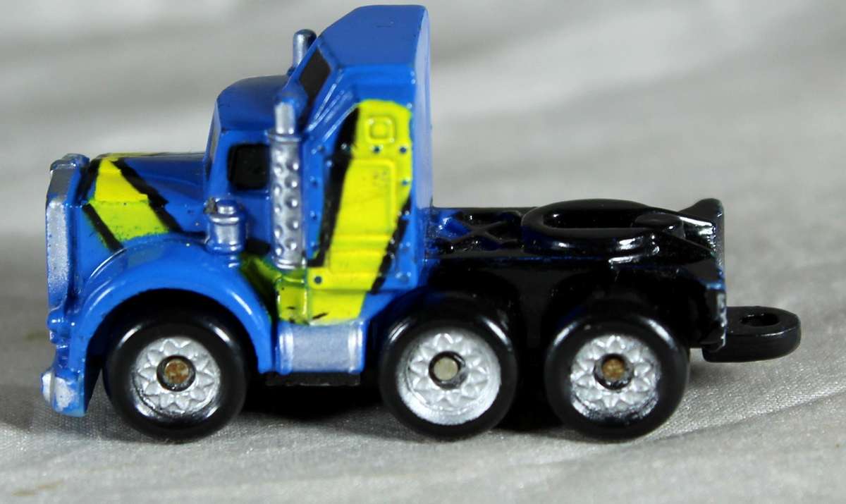 Micro Machines - Galoob - Kenworth Semi-truck (1987)