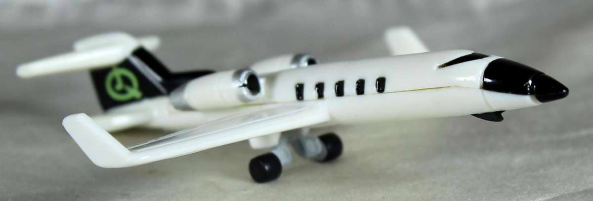 Micro Machines - LGT - Quest Lear jet (1996)