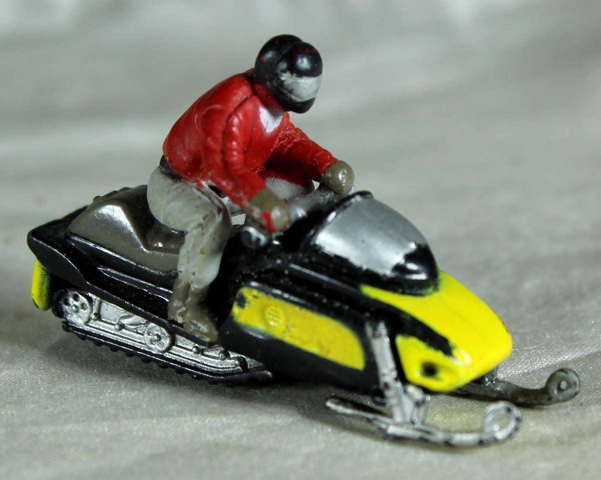Micro Machines - LGTI - Man on snowmobile