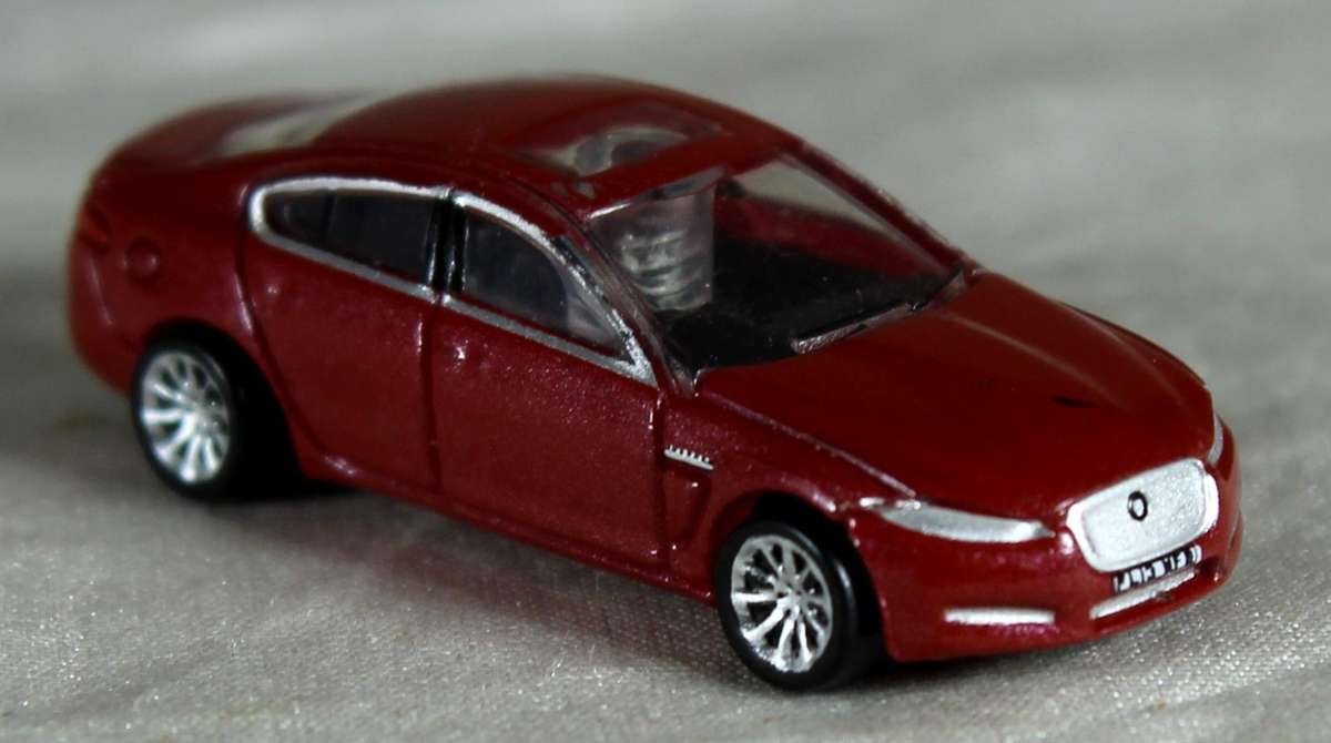 Oxford diecast micro - Jaguar XF Sedan