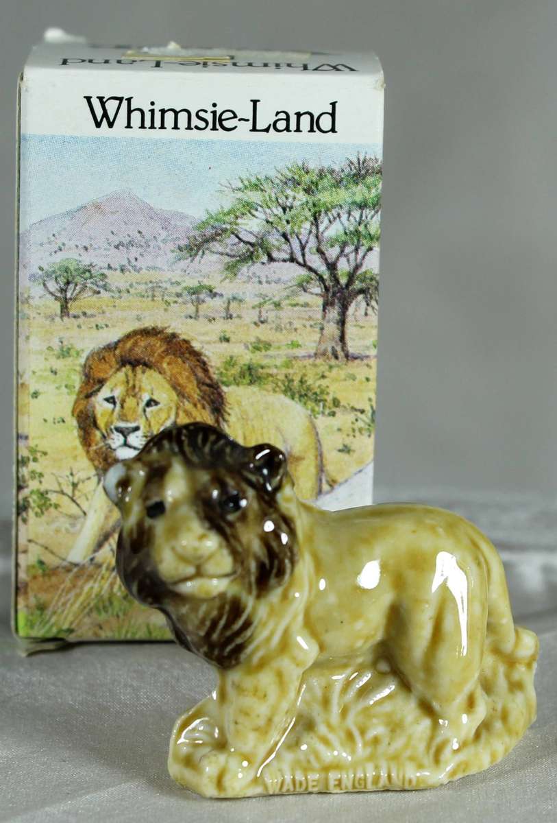 Wade Whimsie - Lion with box