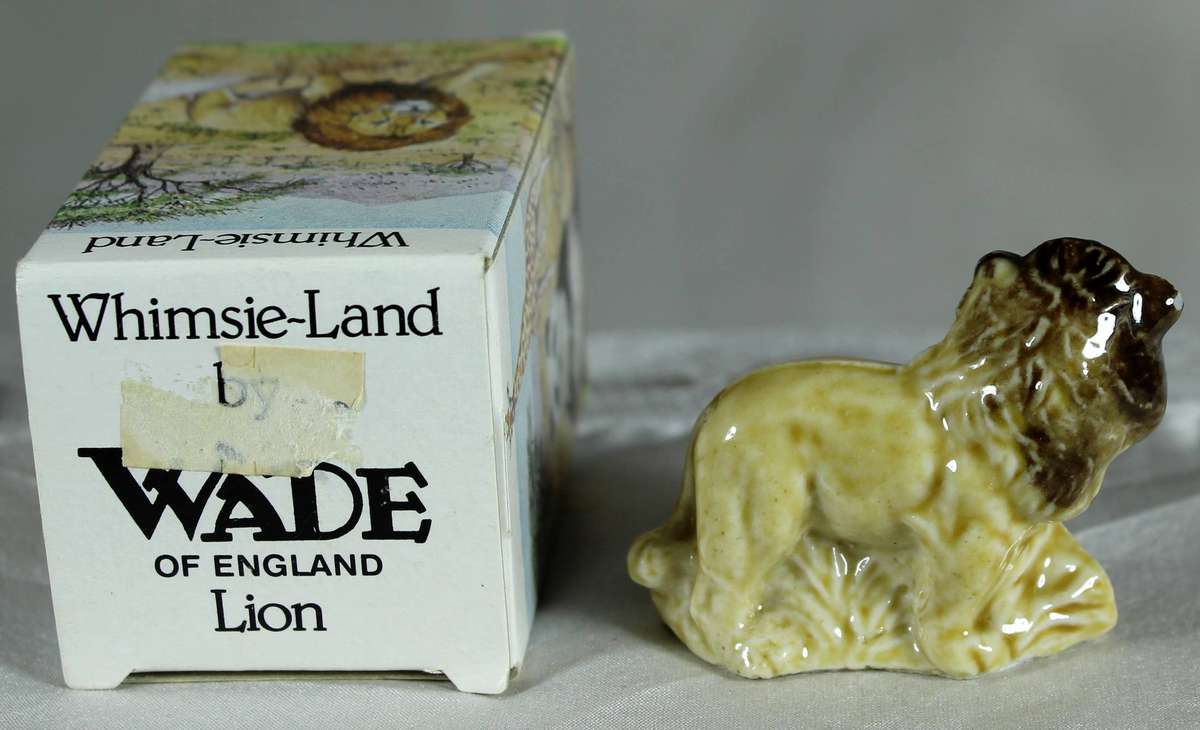 Wade Whimsie - Lion with box