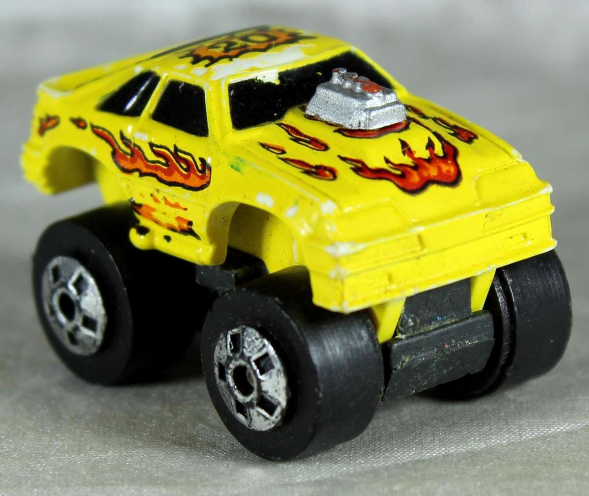 Micro Machines - RoadChamps - Ford Mustang Big Wheels