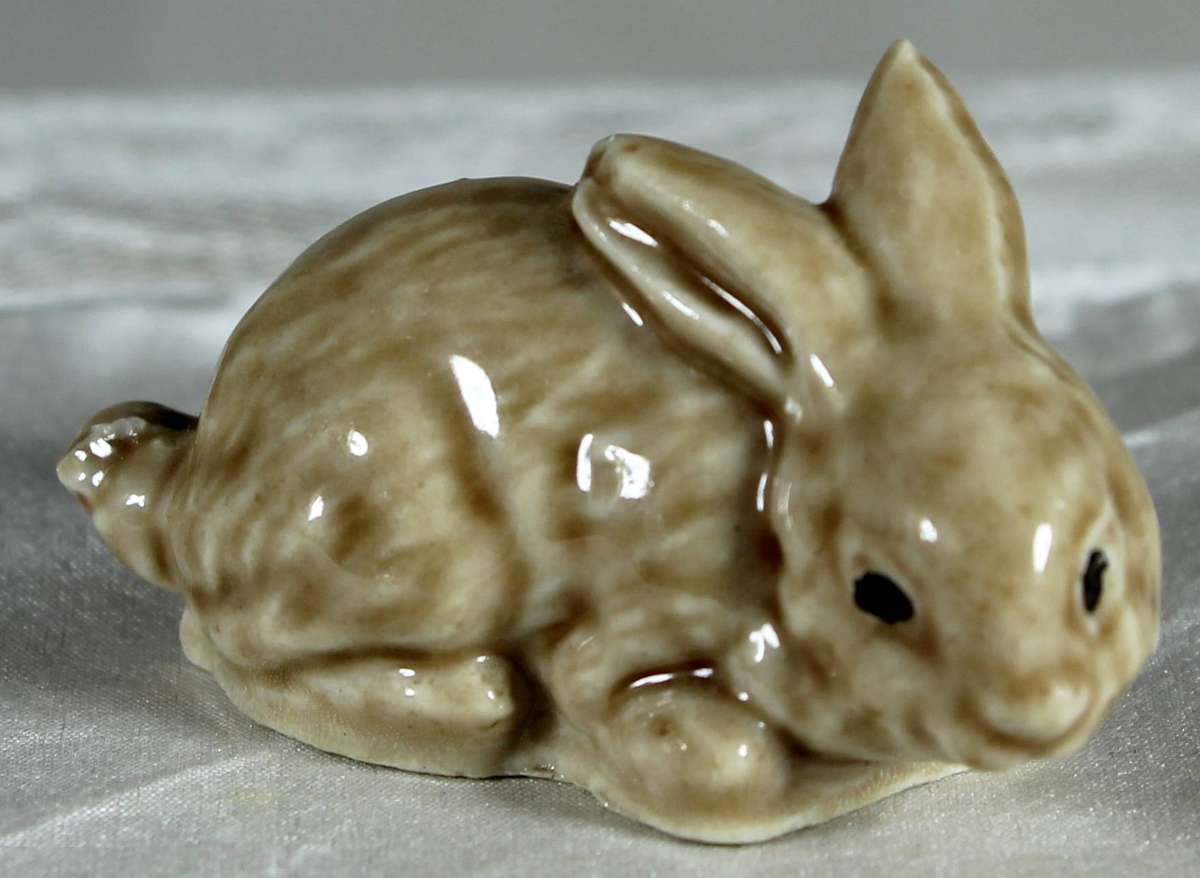 Wade Whimsie - Rabbit with closed eyes