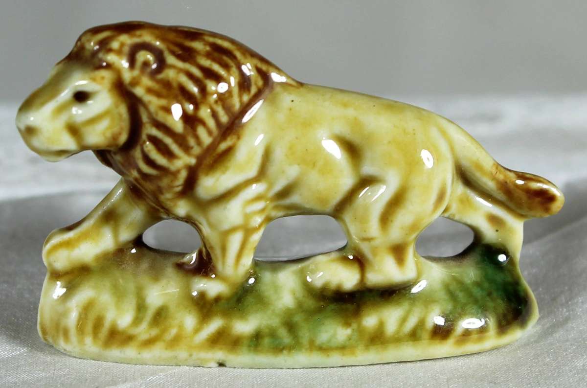 Wade Whimsie - Striding lion