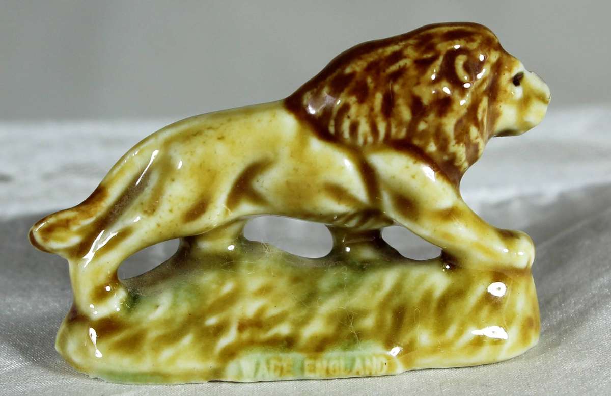 Wade Whimsie - Striding lion