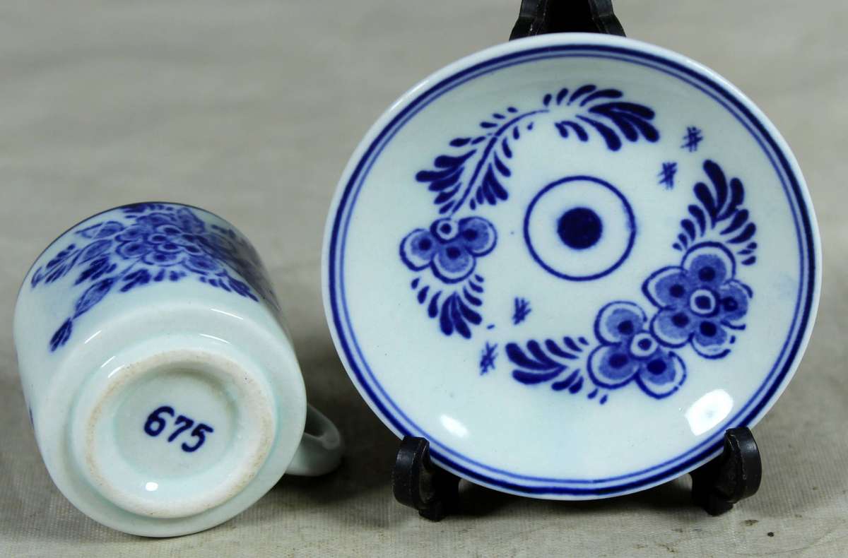 Delft blue miniature duo