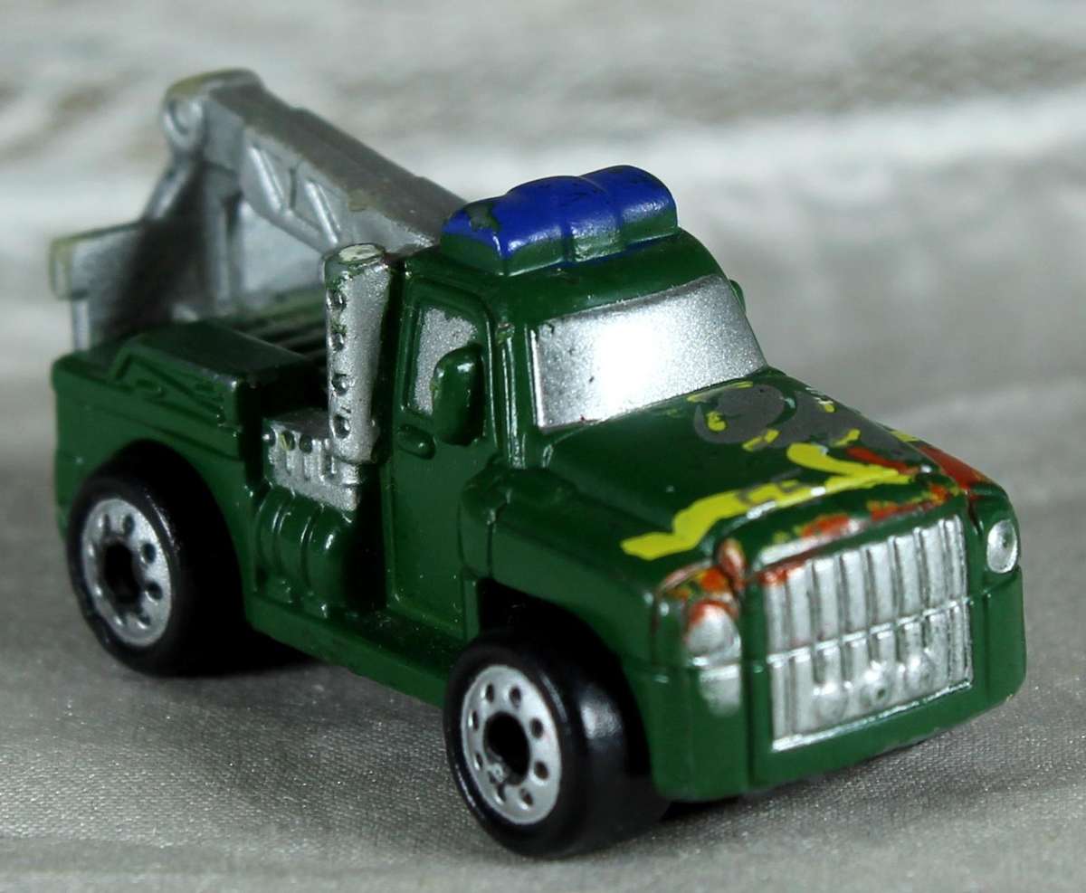 Micro machines - Hasbro - twister attact tow truck