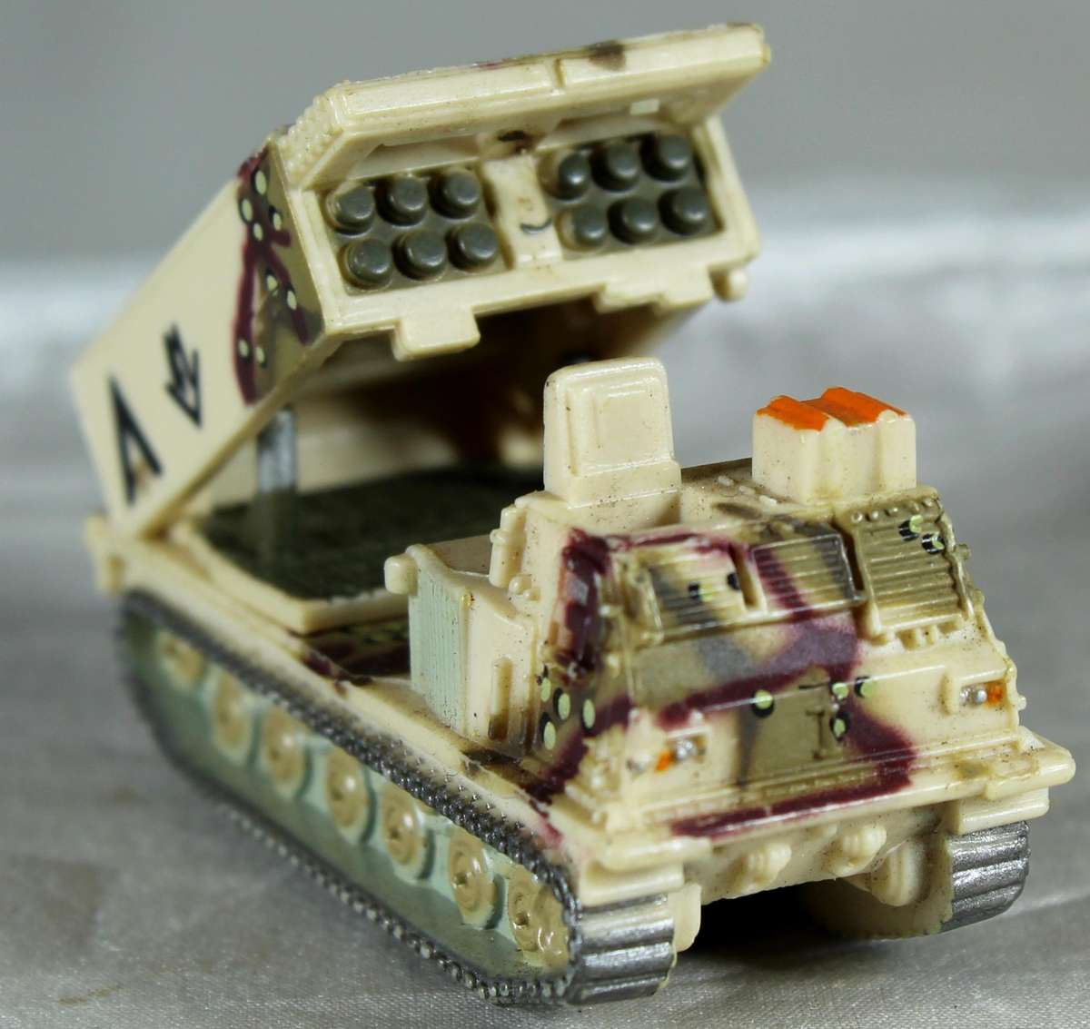 Micro machines - Hasbro - M270 MLRS military rocket launcher