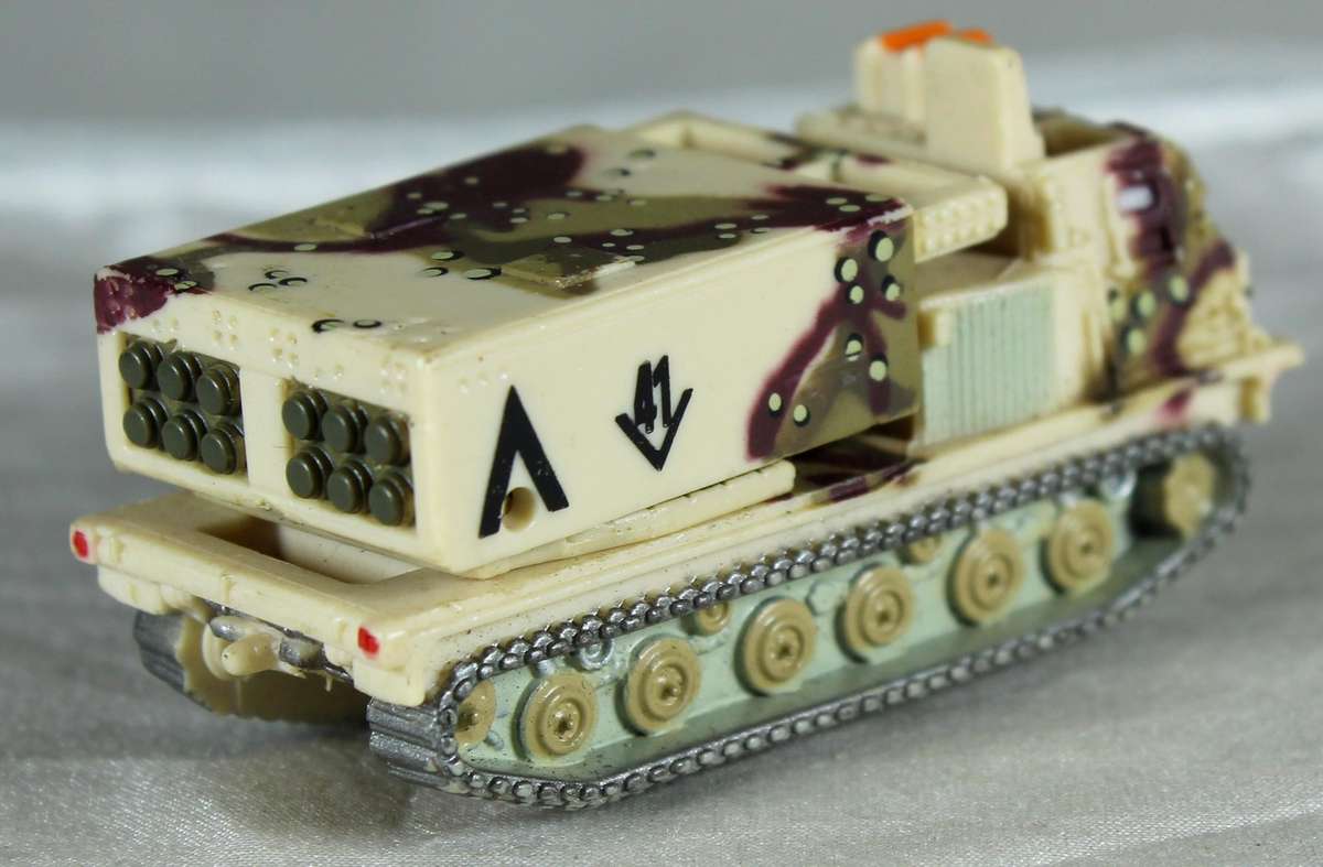 Micro machines - Hasbro - M270 MLRS military rocket launcher