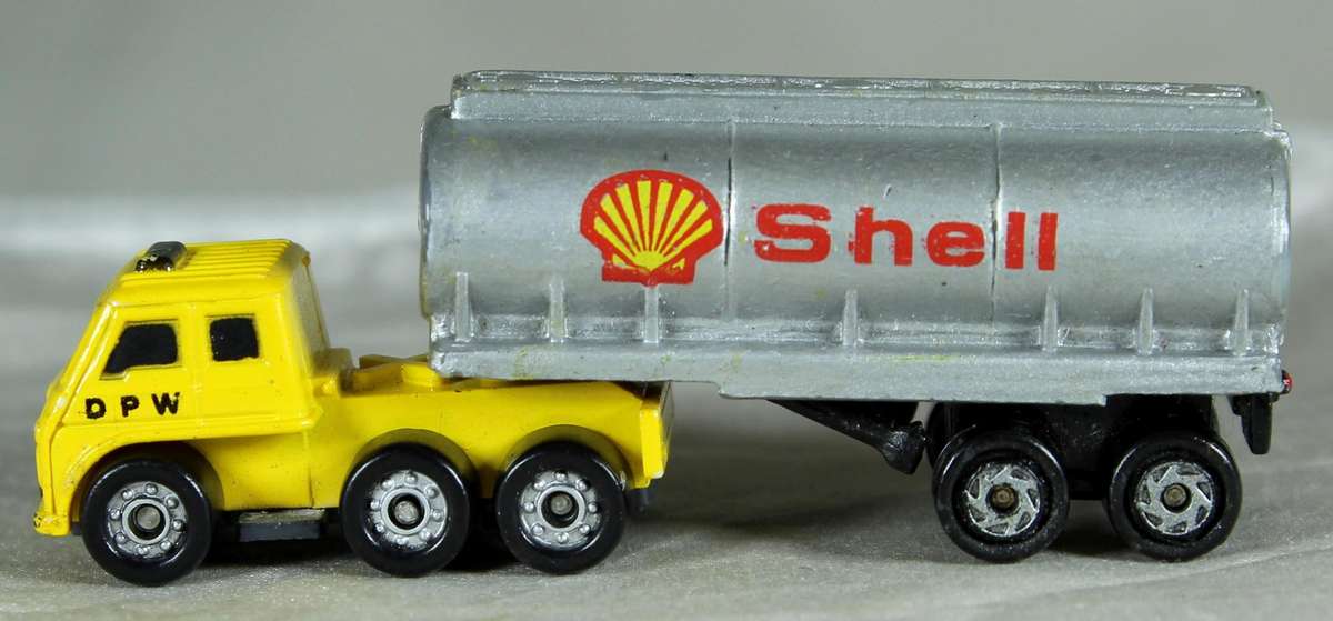 Micro machine - semi-truck with Shell tanker (1988)