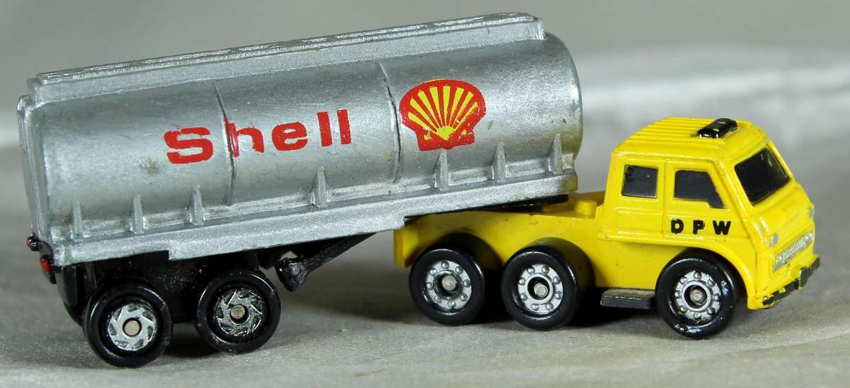 Micro machine - semi-truck with Shell tanker (1988)