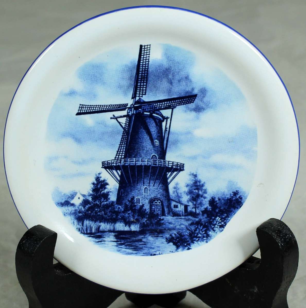 Small Dutch display plate with windmill