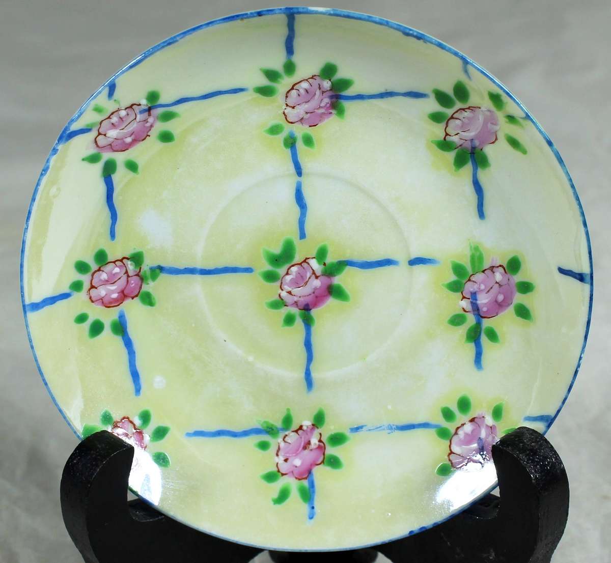 Small display plate - Cross hatch roses