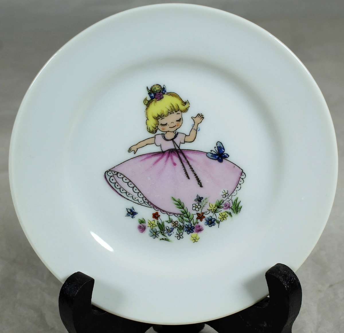 Small display plate - Made in Japan - Little girl dancing in the flowers