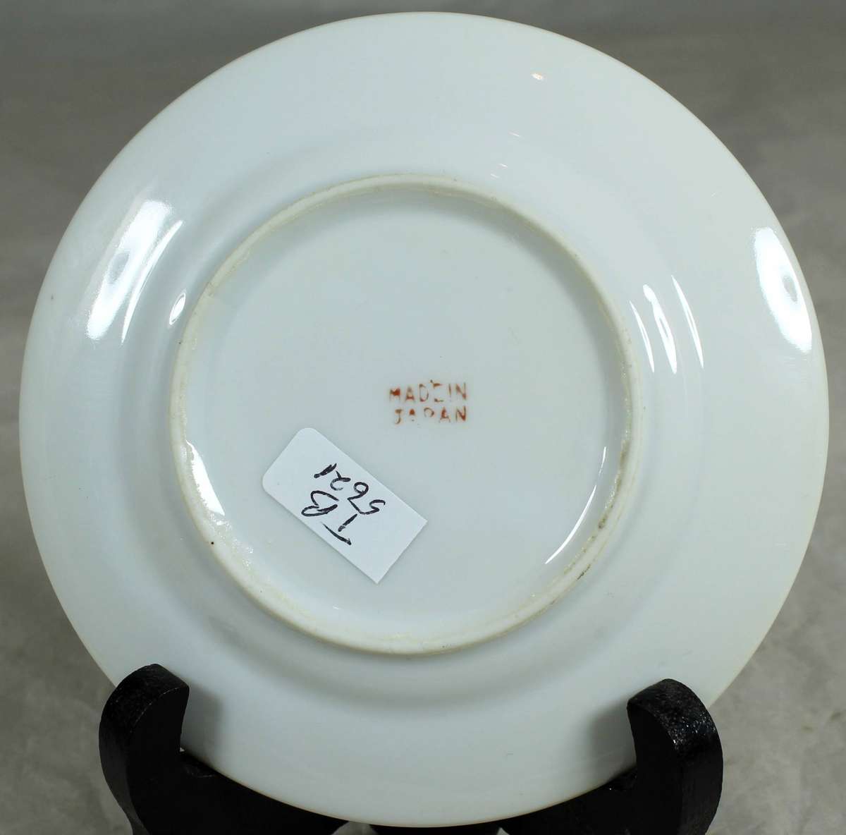 Small display plate - Made in Japan - Little girl dancing in the flowers