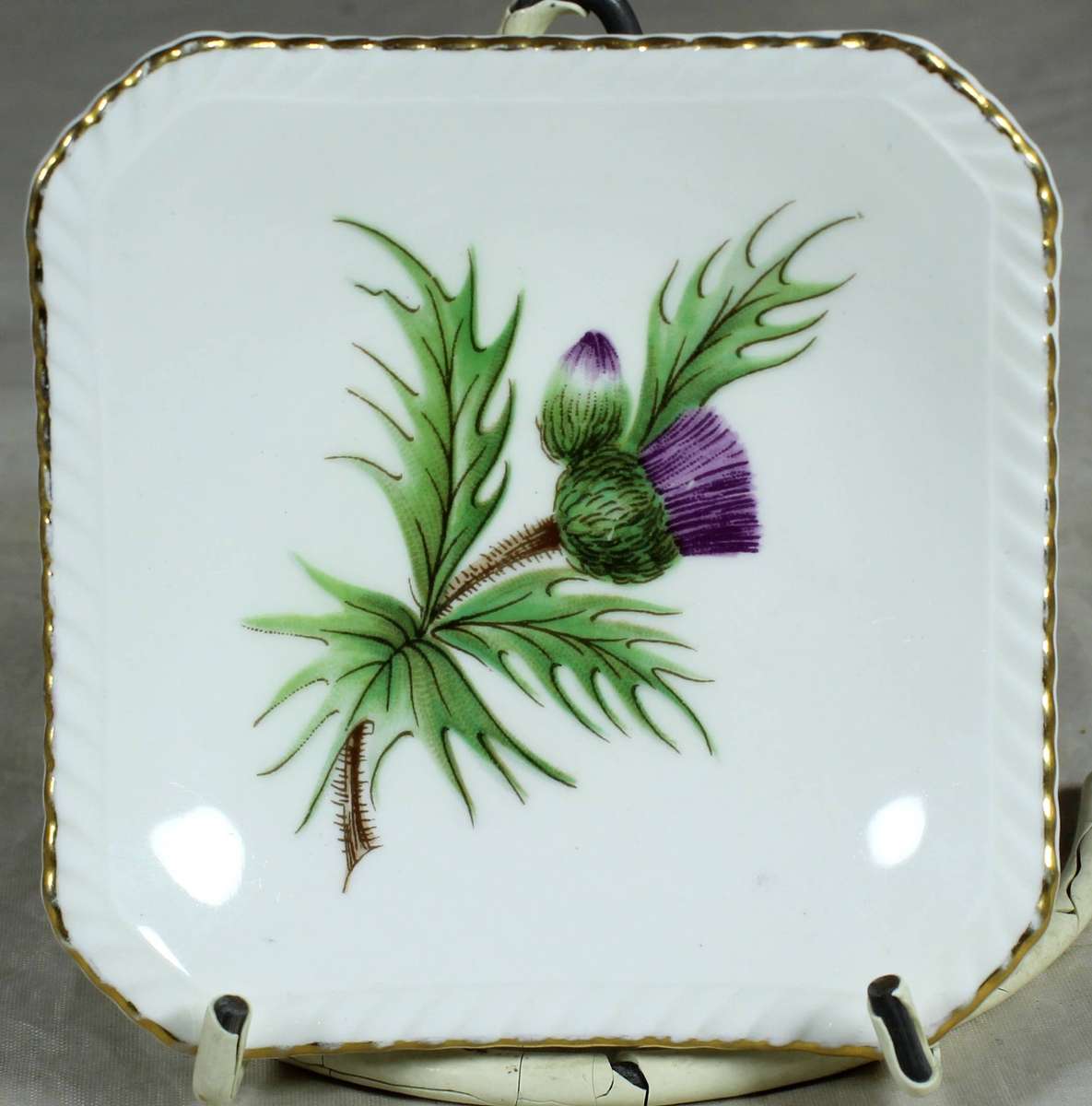 Small square display plate - Purple flowers