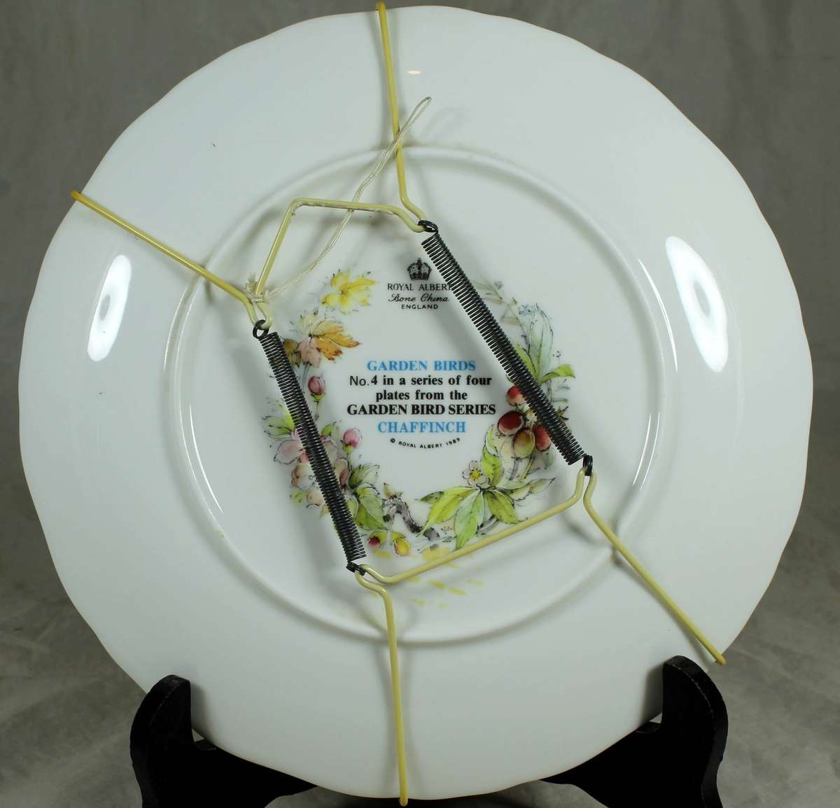Royal Albert - garden birds #4 Chaffinch - display plate